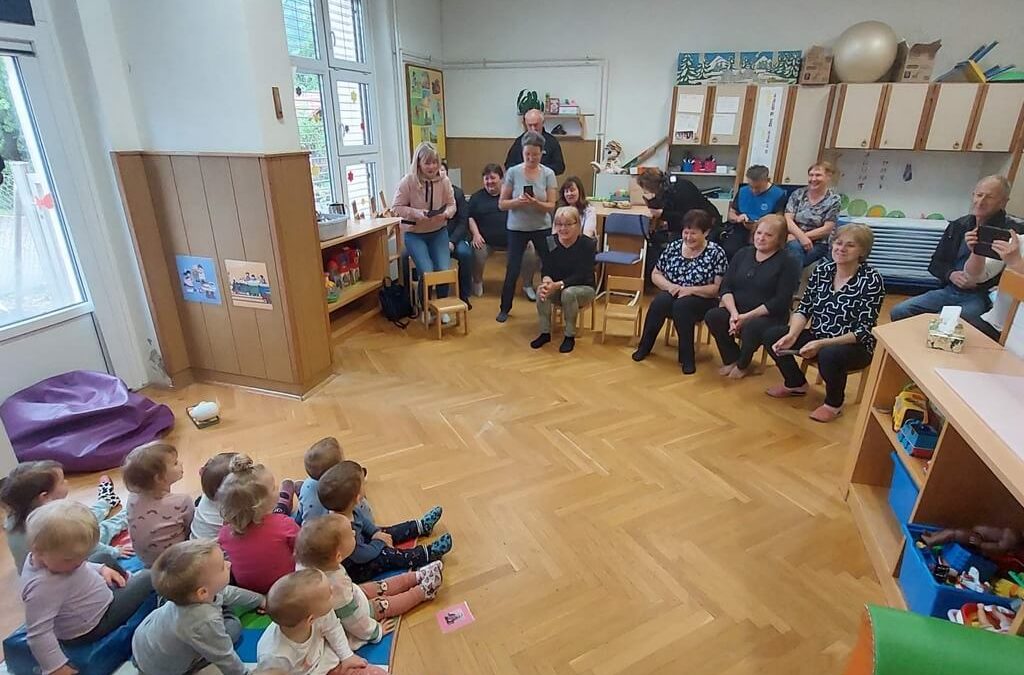 Obisk babic in dedkov v skupini Žogice